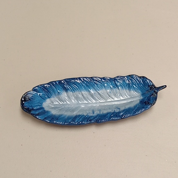 Handcrafted resin feather trinket tray - Picture 3 of 4